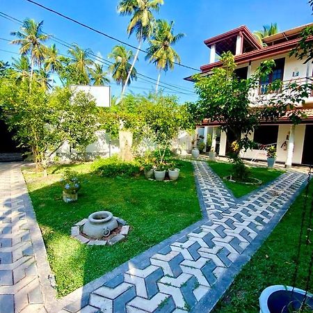 Dinu Lanka Resort Katunayaka Exteriér fotografie