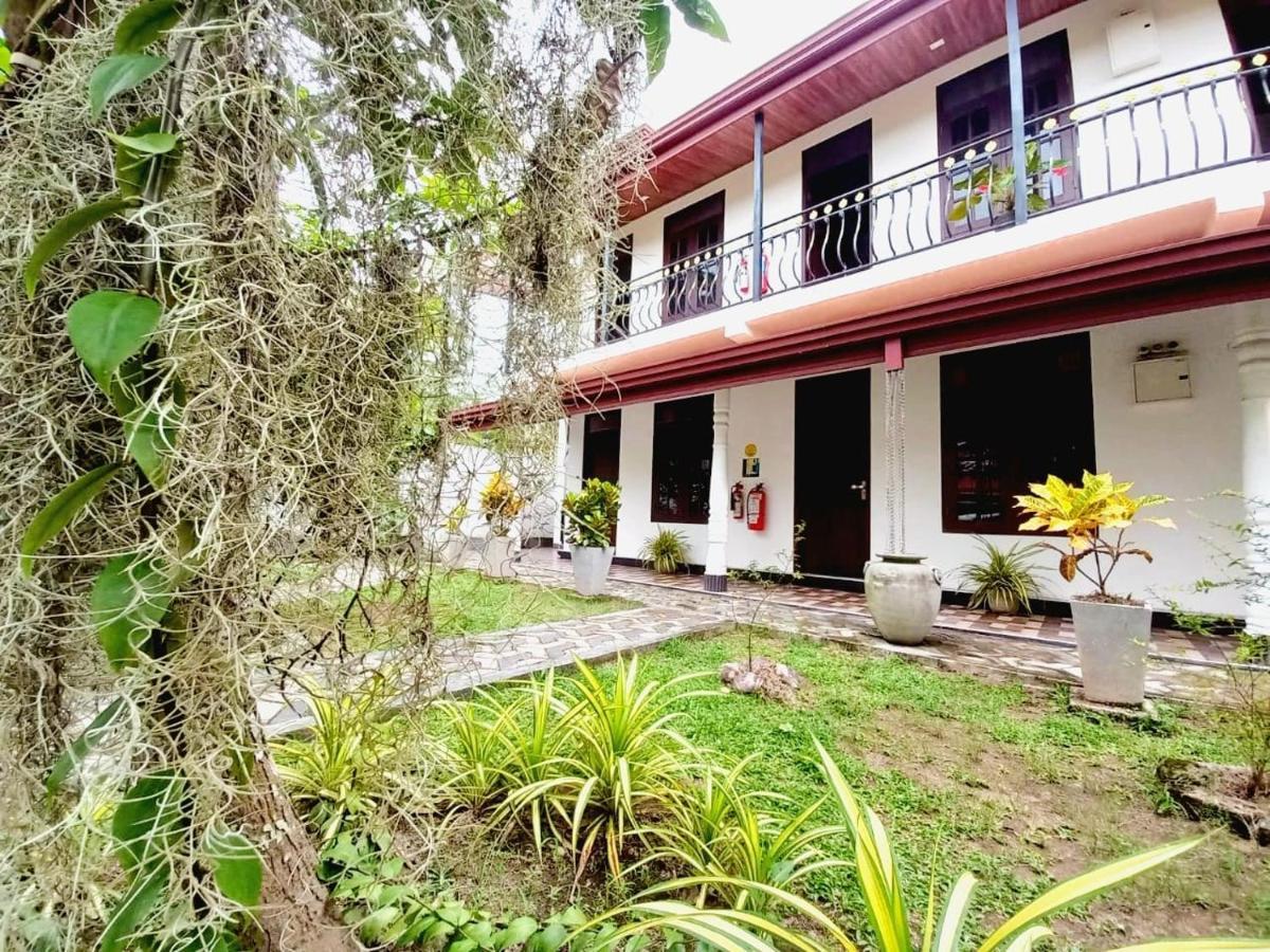 Dinu Lanka Resort Katunayaka Exteriér fotografie