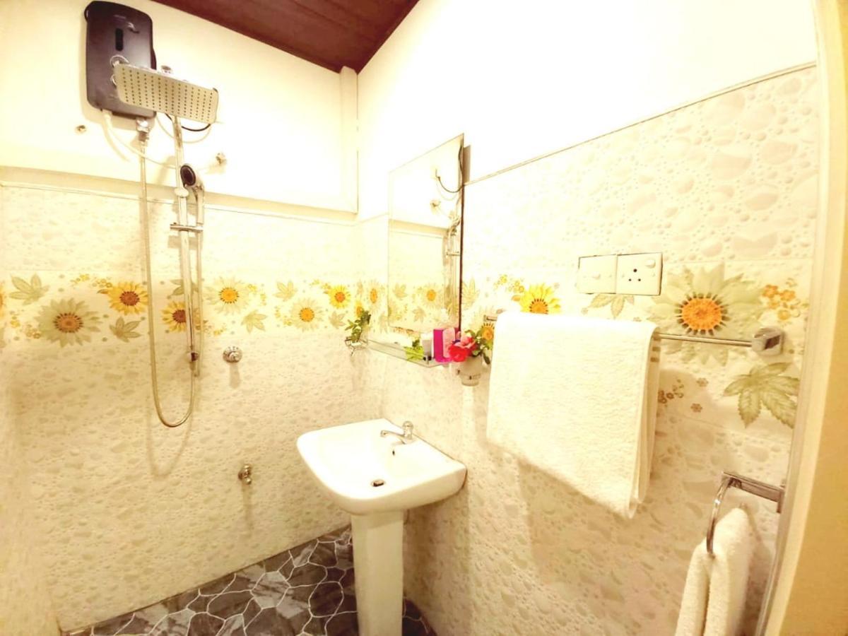 Dinu Lanka Resort Katunayaka Exteriér fotografie