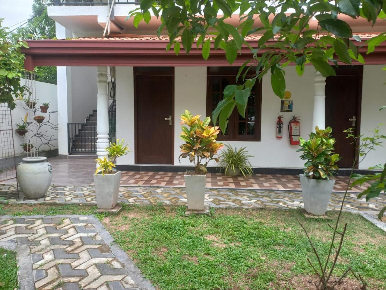 Dinu Lanka Resort Katunayaka Exteriér fotografie
